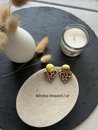 Les boucles d'oreilles non interchangeable