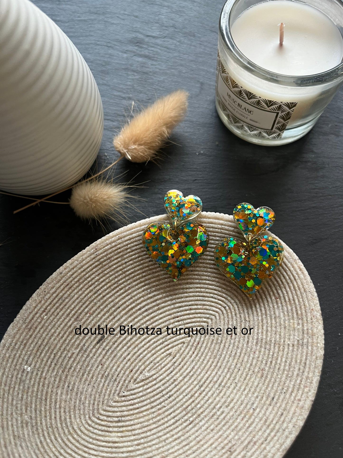 Les boucles d'oreilles non interchangeable
