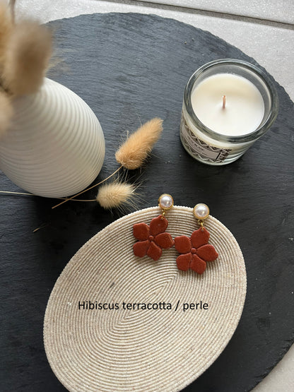 Les boucles d'oreilles non interchangeable