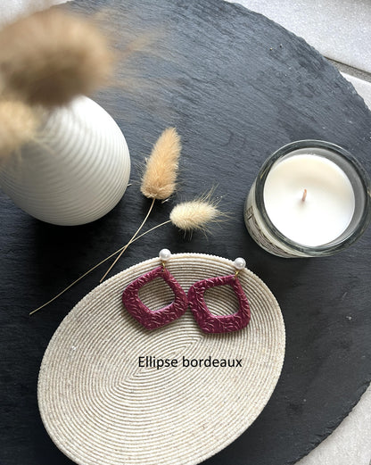 Les boucles d'oreilles non interchangeable