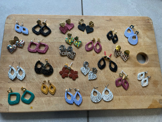 Les boucles d'oreilles non interchangeable