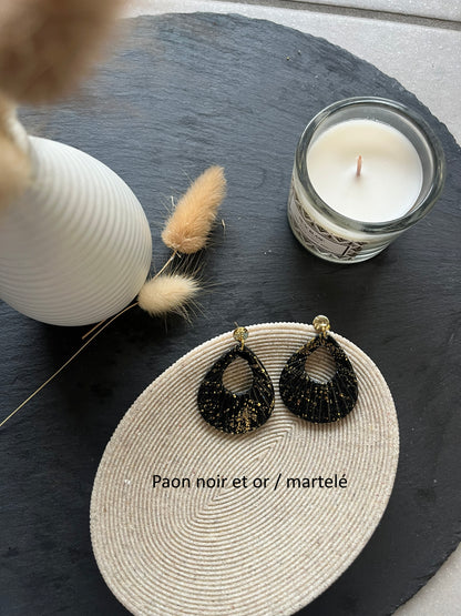 Les boucles d'oreilles non interchangeable